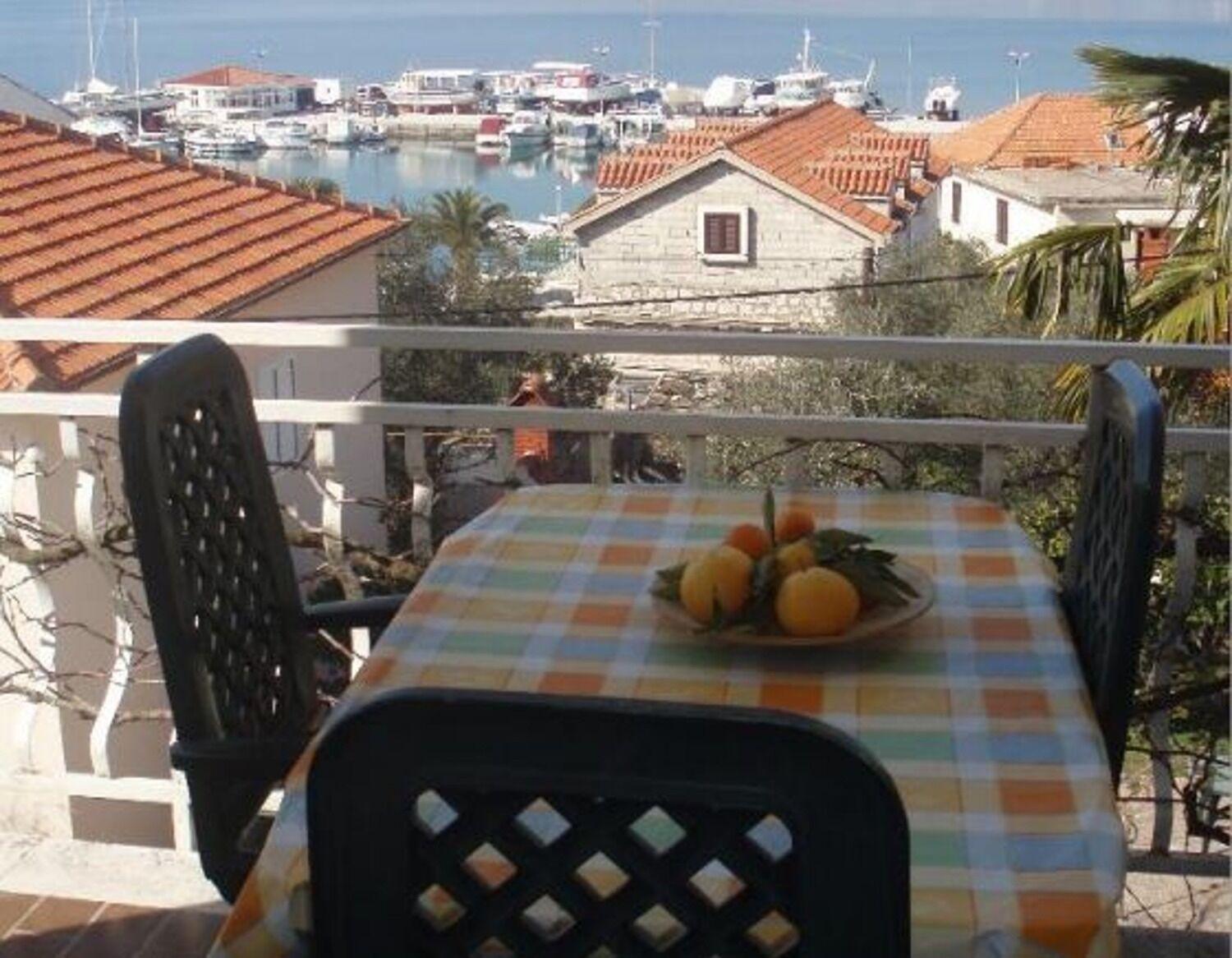 Apartments Biserka - 50 M From Beach Trogir Exterior photo