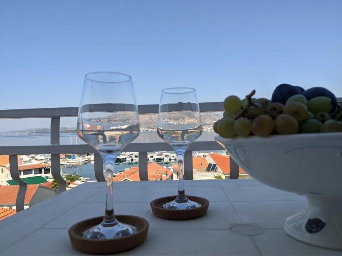 Apartments Biserka - 50 M From Beach Trogir Exterior photo