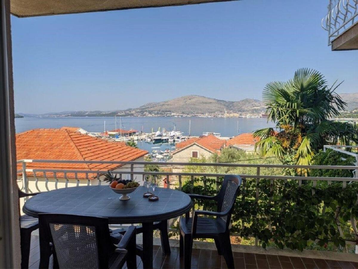 Apartments Biserka - 50 M From Beach Trogir Exterior photo