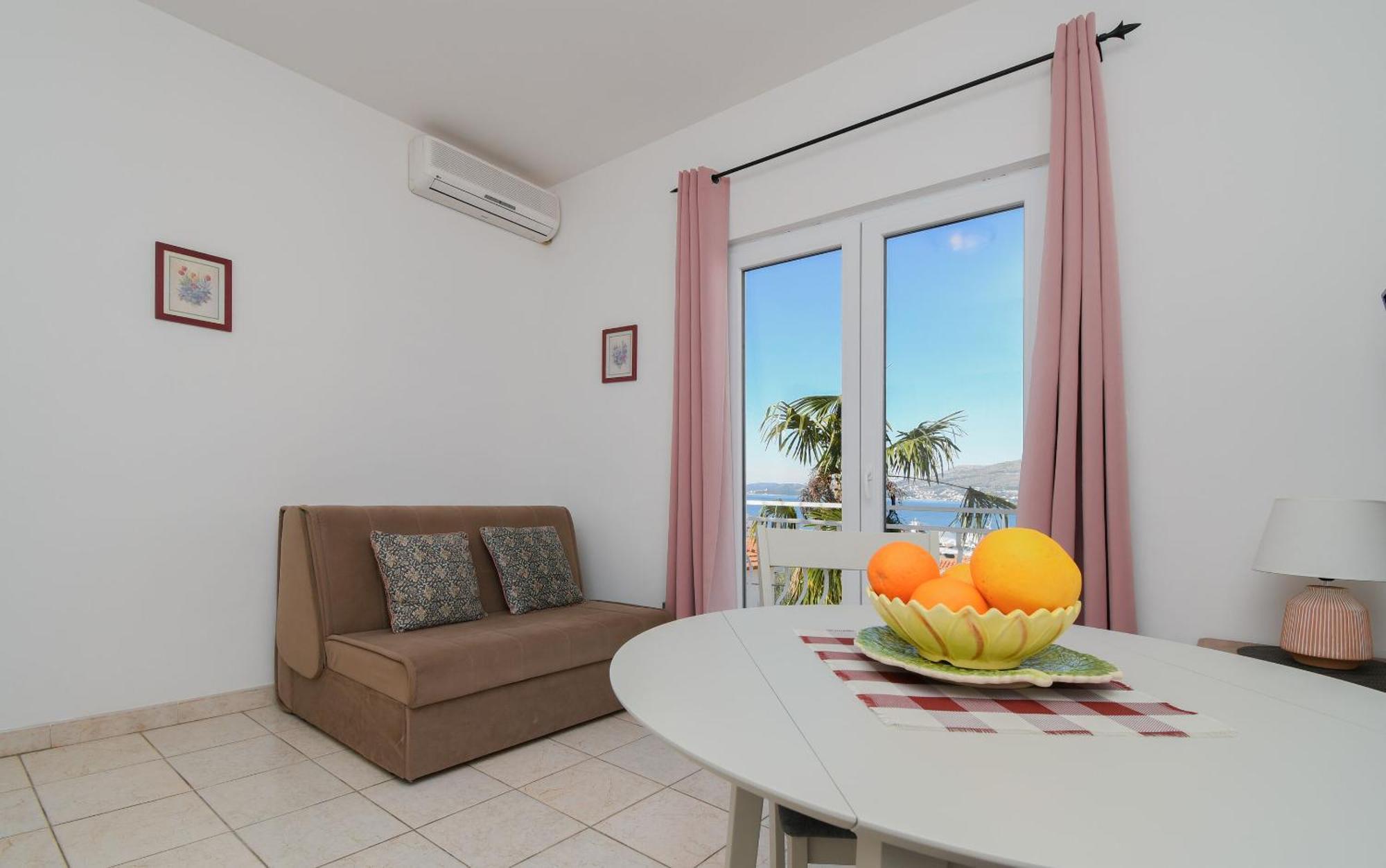 Apartments Biserka - 50 M From Beach Trogir Exterior photo