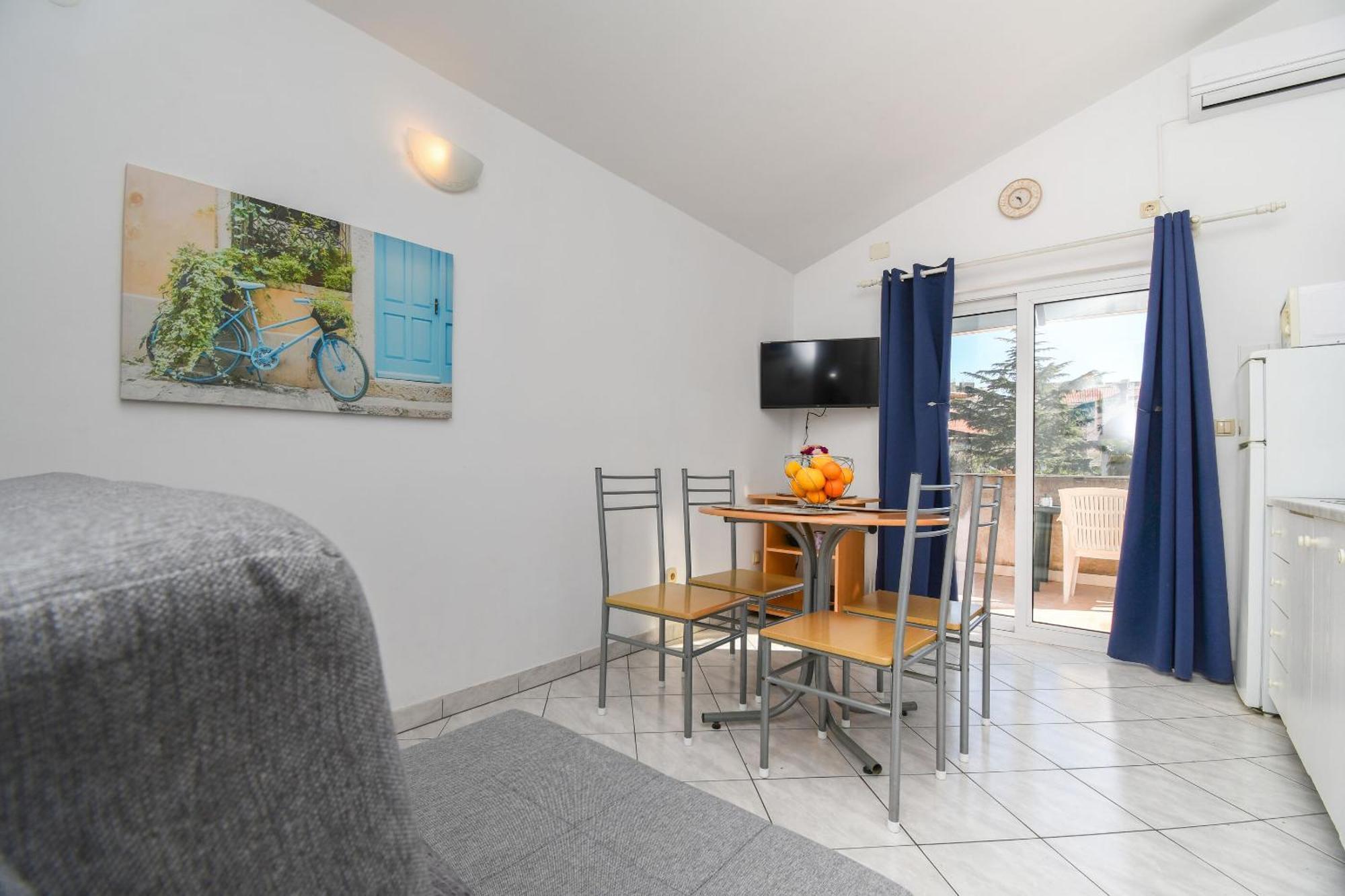 Apartments Biserka - 50 M From Beach Trogir Exterior photo