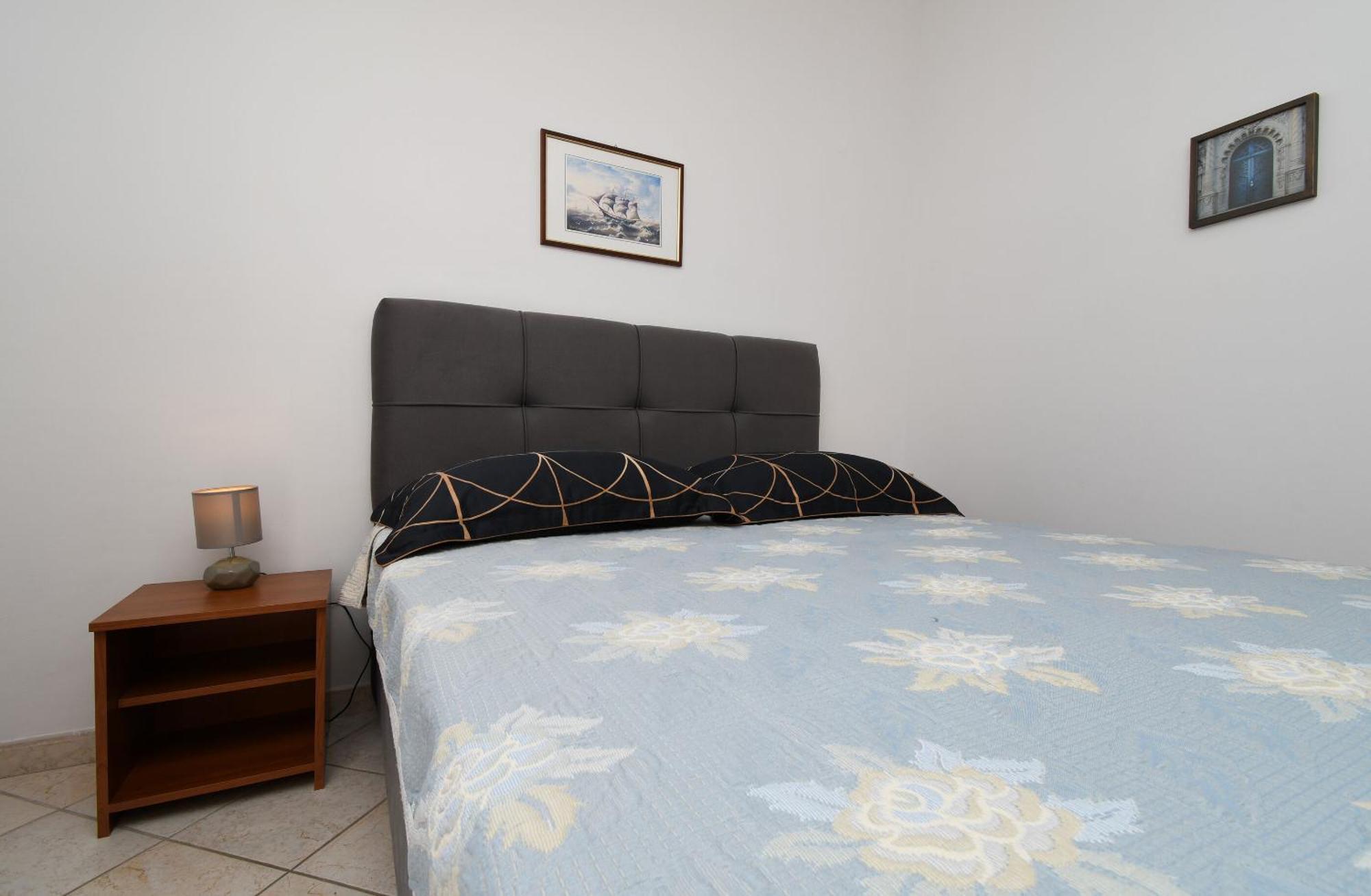 Apartments Biserka - 50 M From Beach Trogir Exterior photo
