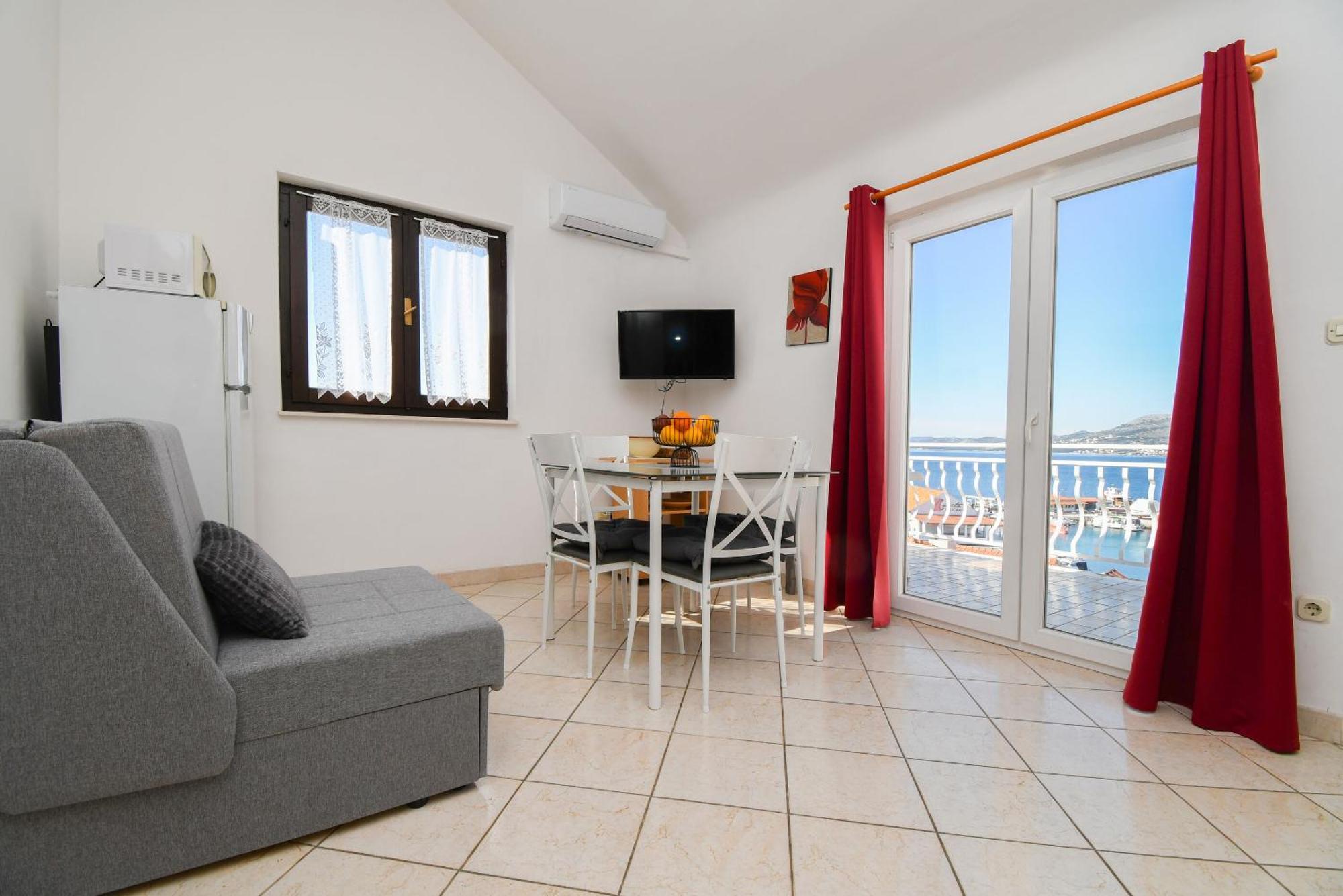 Apartments Biserka - 50 M From Beach Trogir Exterior photo