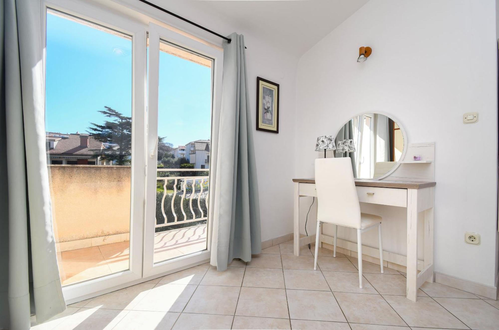Apartments Biserka - 50 M From Beach Trogir Exterior photo