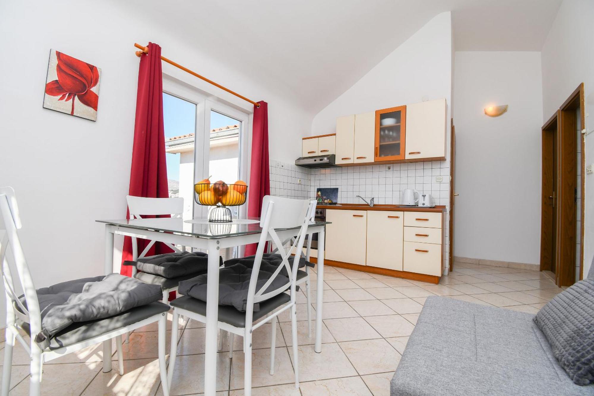 Apartments Biserka - 50 M From Beach Trogir Exterior photo