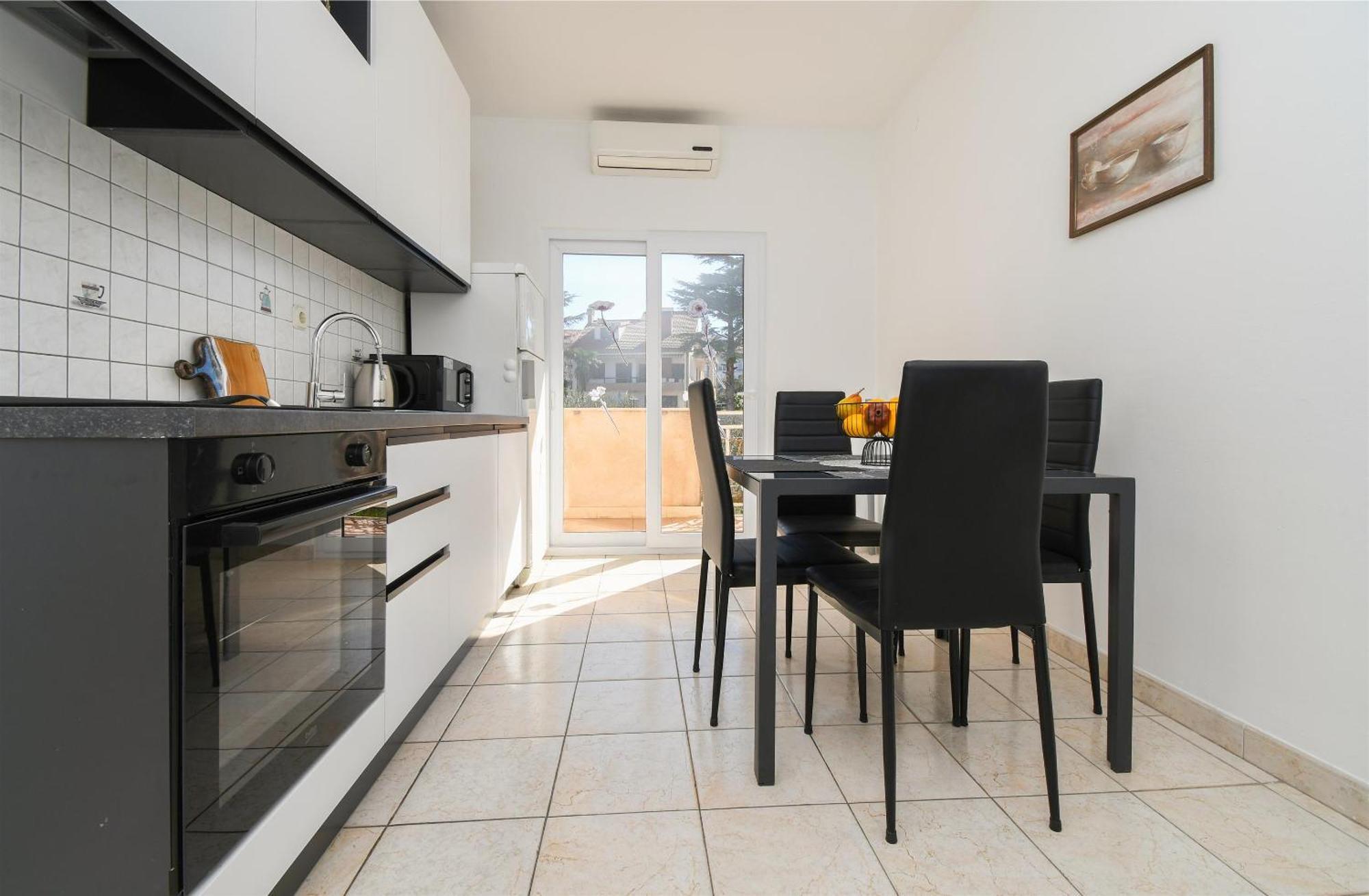 Apartments Biserka - 50 M From Beach Trogir Exterior photo