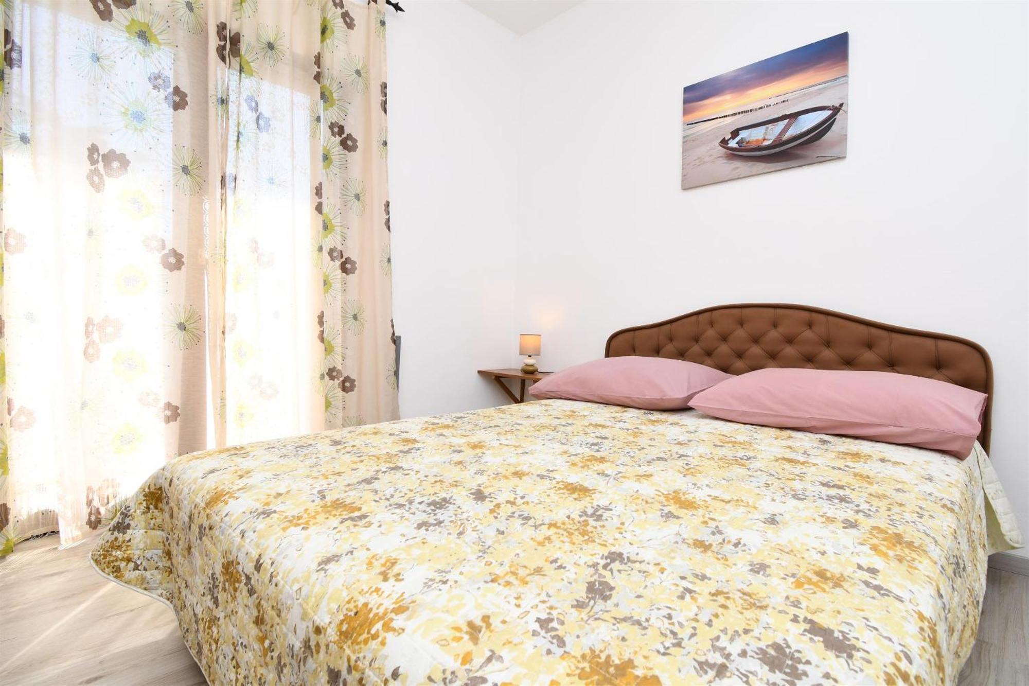 Apartments Biserka - 50 M From Beach Trogir Exterior photo