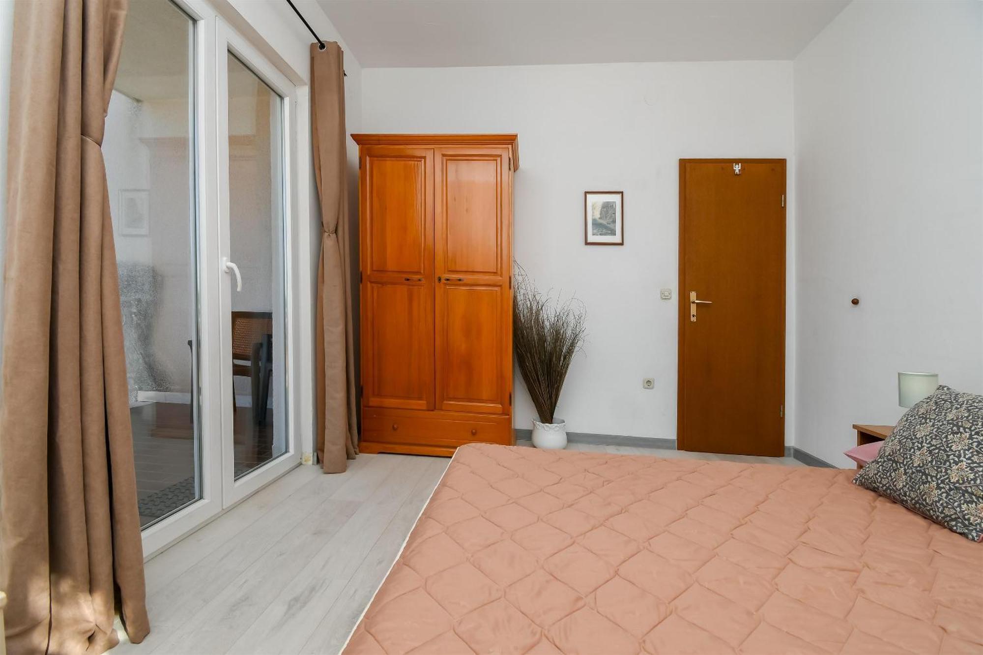 Apartments Biserka - 50 M From Beach Trogir Exterior photo