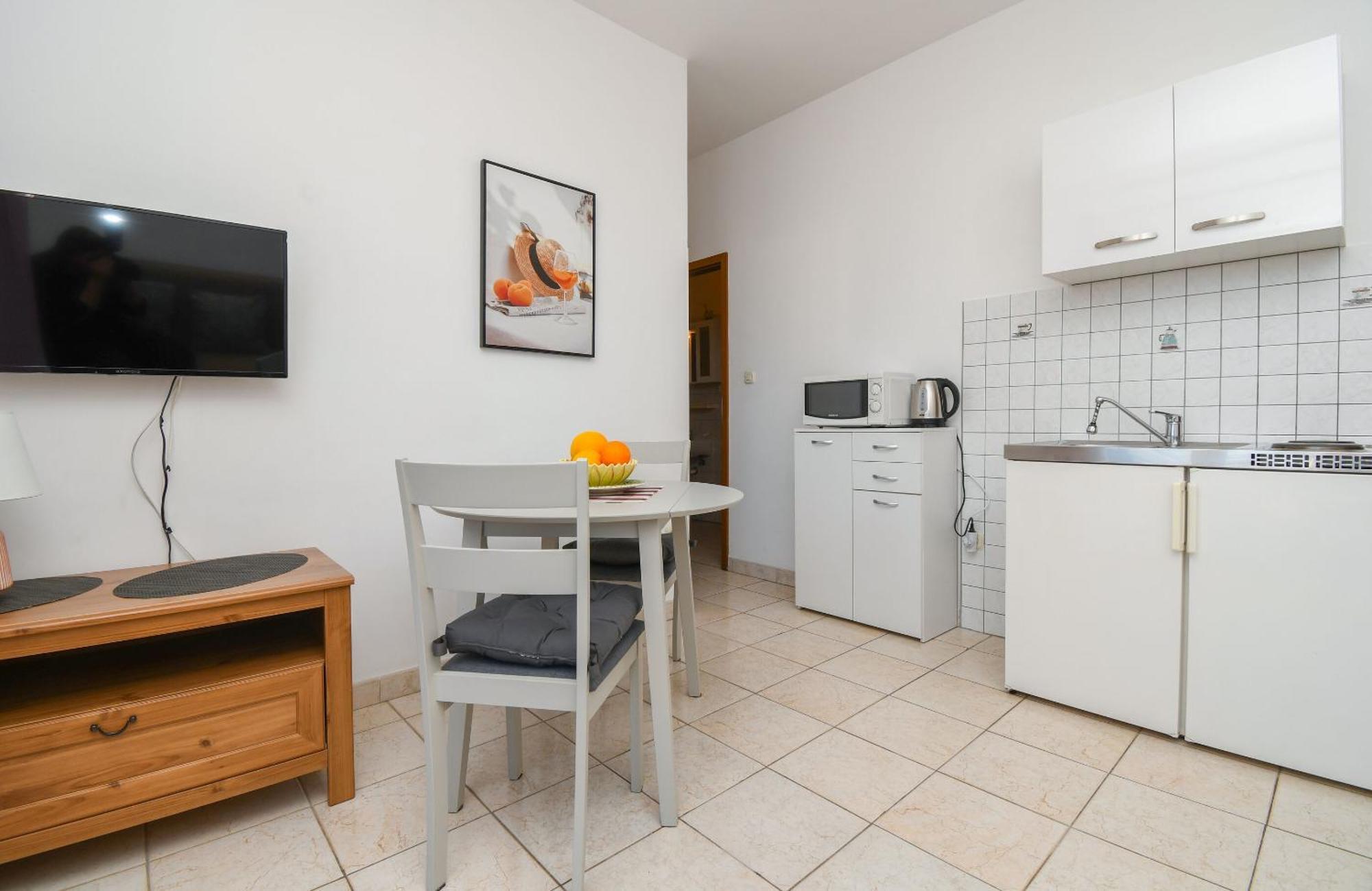 Apartments Biserka - 50 M From Beach Trogir Exterior photo
